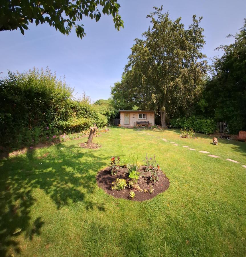 Lilac Cottage Cabin Swafield Екстериор снимка